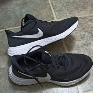NIKE Men's Revolution 5 Running Shoes Black Size 8